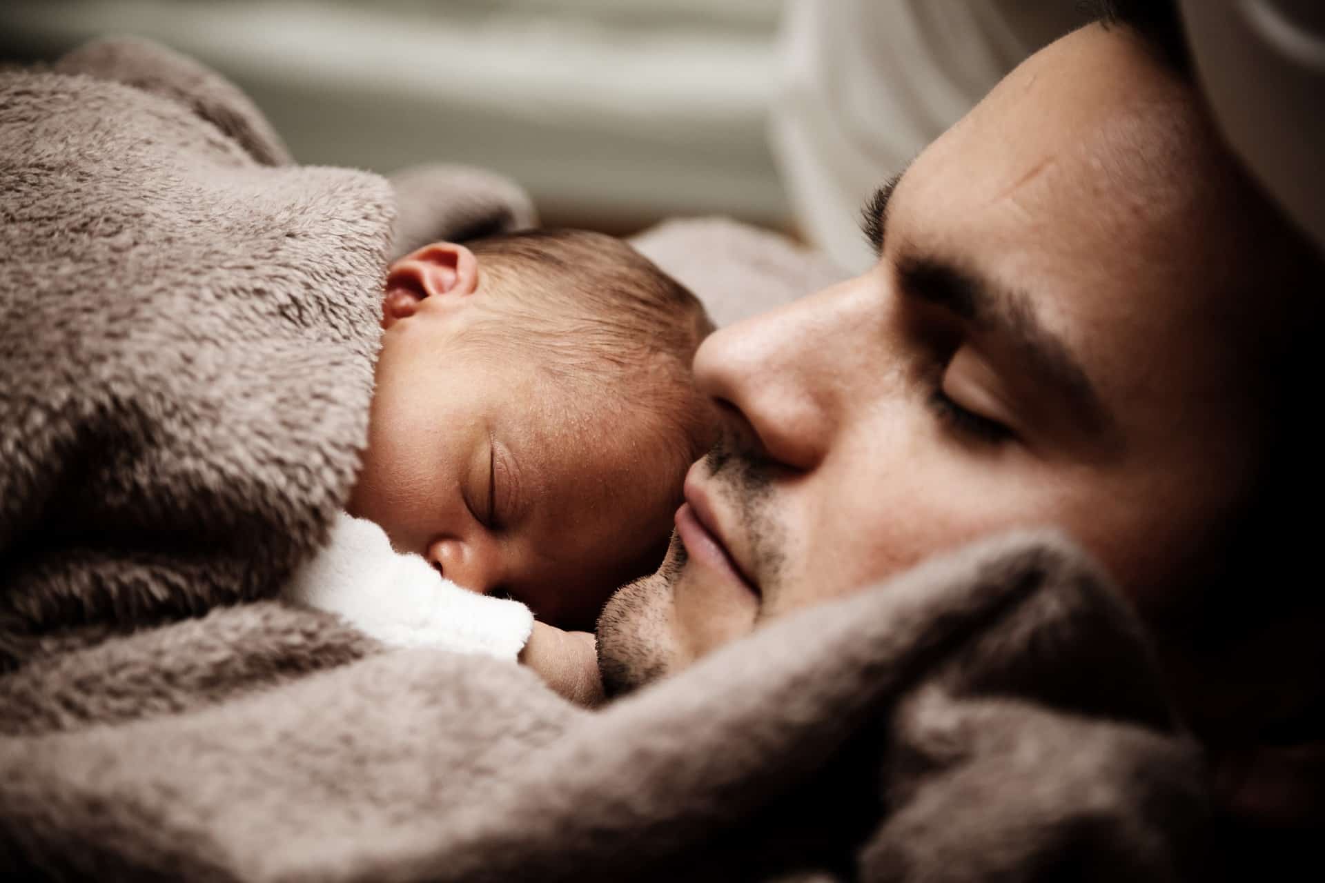Je baby wakker maken voor voeding